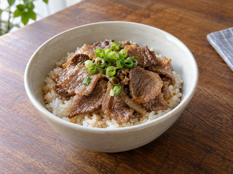 ご飯に牛肉とねぎをのせた丼